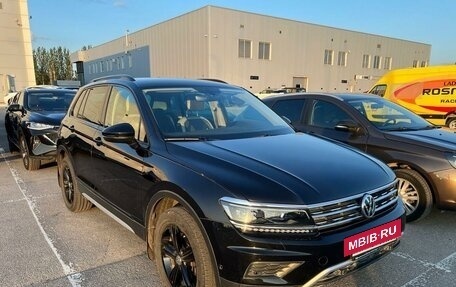 Volkswagen Tiguan II, 2018 год, 2 761 000 рублей, 2 фотография