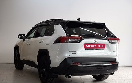 Toyota RAV4, 2021 год, 4 600 000 рублей, 8 фотография