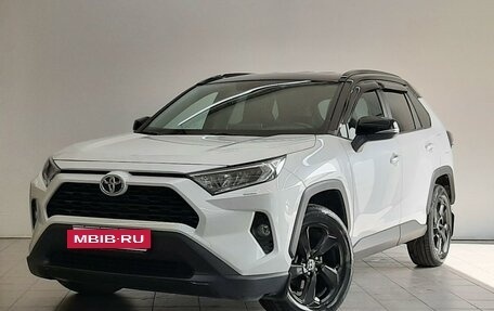 Toyota RAV4, 2021 год, 4 600 000 рублей, 2 фотография