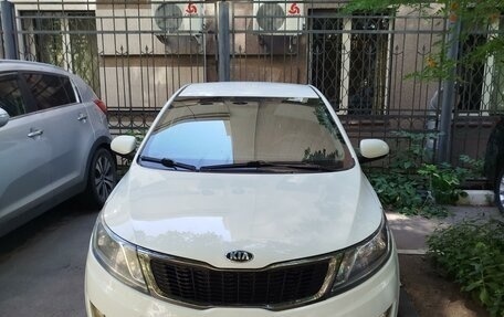 KIA Rio III рестайлинг, 2013 год, 950 000 рублей, 2 фотография