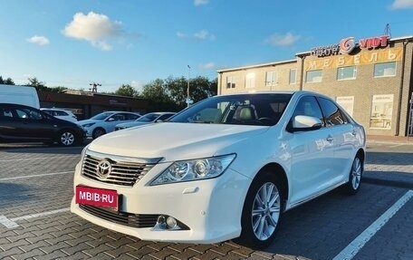 Toyota Camry, 2013 год, 1 950 000 рублей, 2 фотография