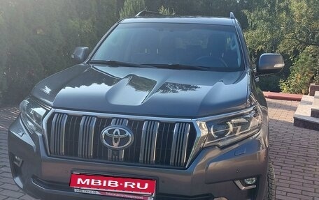 Toyota Land Cruiser Prado 150 рестайлинг 2, 2017 год, 4 300 000 рублей, 3 фотография