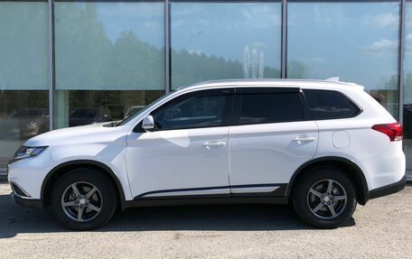 Mitsubishi Outlander III рестайлинг 3, 2017 год, 2 200 000 рублей, 6 фотография