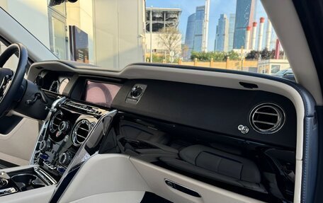 Rolls-Royce Cullinan, 2019 год, 45 000 000 рублей, 3 фотография