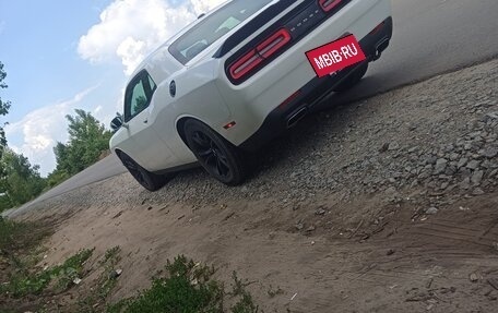 Dodge Challenger III рестайлинг 2, 2018 год, 4 900 000 рублей, 2 фотография