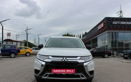 Mitsubishi Outlander III рестайлинг 3, 2019 год, 2 289 000 рублей, 5 фотография