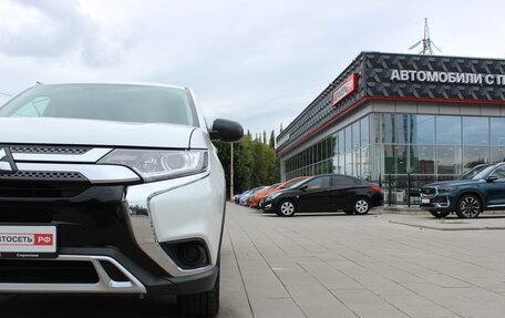 Mitsubishi Outlander III рестайлинг 3, 2019 год, 2 289 000 рублей, 10 фотография