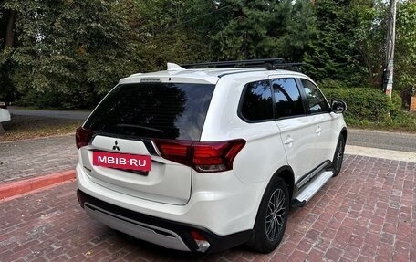 Mitsubishi Outlander III рестайлинг 3, 2021 год, 2 500 000 рублей, 7 фотография