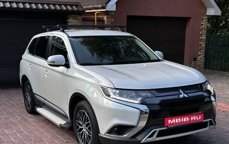 Mitsubishi Outlander III рестайлинг 3, 2021 год, 2 500 000 рублей, 8 фотография