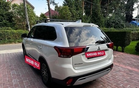 Mitsubishi Outlander III рестайлинг 3, 2021 год, 2 500 000 рублей, 3 фотография