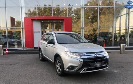 Mitsubishi Outlander III рестайлинг 3, 2019 год, 2 090 000 рублей, 3 фотография