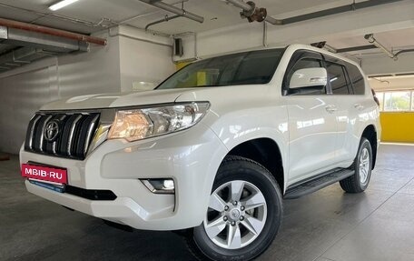 Toyota Land Cruiser Prado 150 рестайлинг 2, 2022 год, 7 000 000 рублей, 2 фотография