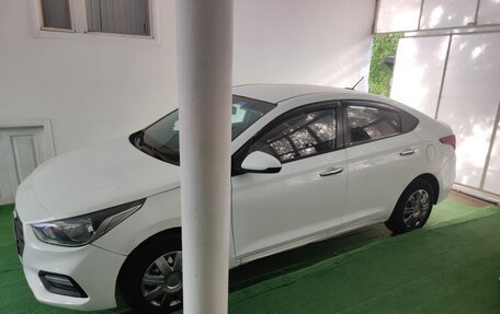 Hyundai Solaris II рестайлинг, 2017 год, 925 000 рублей, 2 фотография