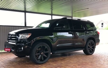 Toyota Sequoia II рестайлинг, 2011 год, 2 590 000 рублей, 1 фотография