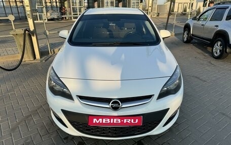 Opel Astra J, 2014 год, 970 000 рублей, 1 фотография