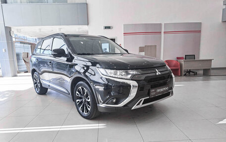 Mitsubishi Outlander III рестайлинг 3, 2021 год, 2 625 000 рублей, 3 фотография