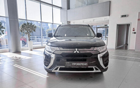 Mitsubishi Outlander III рестайлинг 3, 2021 год, 2 625 000 рублей, 2 фотография