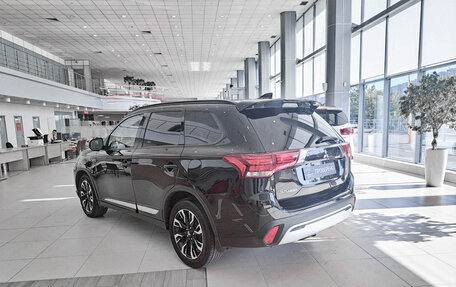 Mitsubishi Outlander III рестайлинг 3, 2021 год, 2 625 000 рублей, 7 фотография