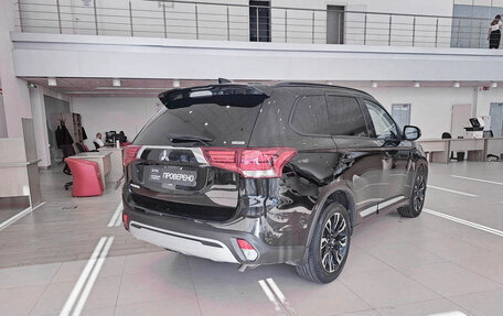 Mitsubishi Outlander III рестайлинг 3, 2021 год, 2 625 000 рублей, 5 фотография