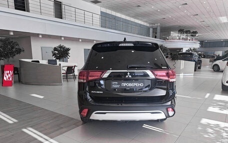 Mitsubishi Outlander III рестайлинг 3, 2021 год, 2 625 000 рублей, 6 фотография