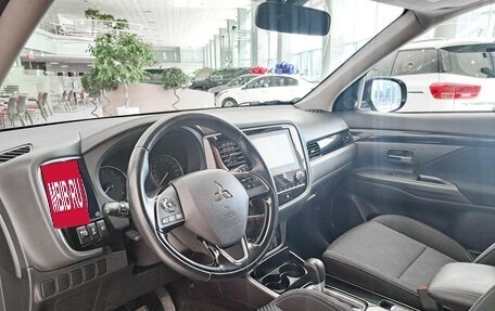 Mitsubishi Outlander III рестайлинг 3, 2021 год, 2 625 000 рублей, 16 фотография