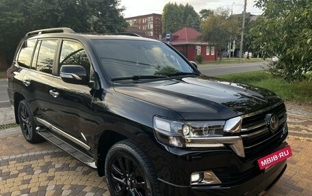 Toyota Land Cruiser 200, 2019 год, 6 890 000 рублей, 2 фотография