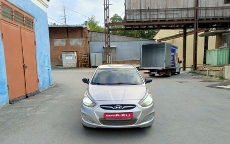 Hyundai Solaris II рестайлинг, 2013 год, 850 000 рублей, 1 фотография