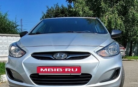 Hyundai Solaris II рестайлинг, 2013 год, 825 000 рублей, 2 фотография