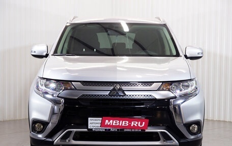 Mitsubishi Outlander III рестайлинг 3, 2021 год, 2 950 000 рублей, 2 фотография