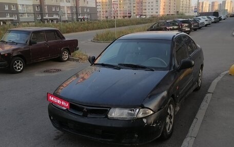 Mitsubishi Carisma I, 1997 год, 140 000 рублей, 5 фотография