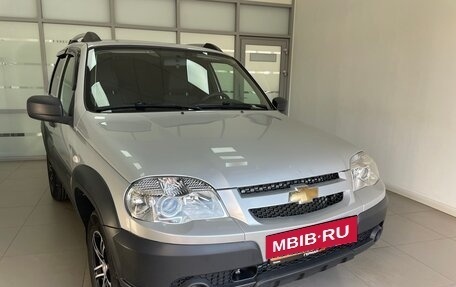 Chevrolet Niva I рестайлинг, 2019 год, 820 000 рублей, 3 фотография