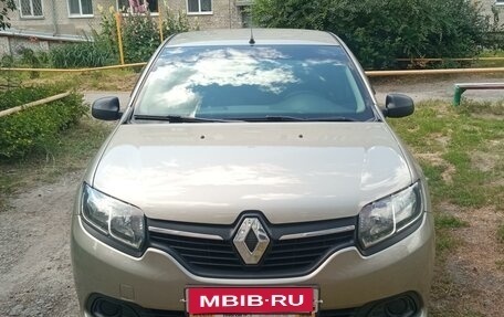 Renault Logan II, 2016 год, 800 000 рублей, 1 фотография