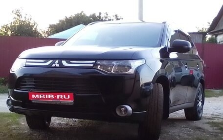 Mitsubishi Outlander III рестайлинг 3, 2014 год, 1 510 000 рублей, 1 фотография