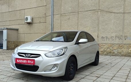 Hyundai Solaris II рестайлинг, 2011 год, 815 000 рублей, 2 фотография