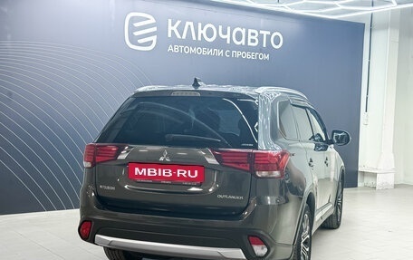 Mitsubishi Outlander III рестайлинг 3, 2017 год, 2 249 000 рублей, 3 фотография