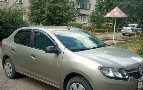 Renault Logan II, 2016 год, 800 000 рублей, 2 фотография