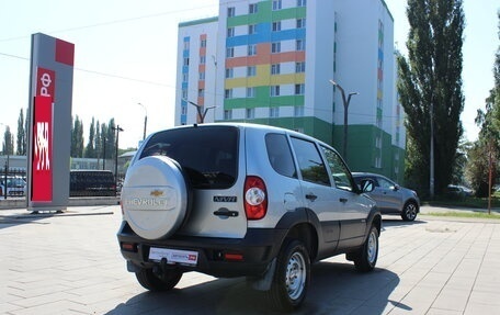 Chevrolet Niva I рестайлинг, 2017 год, 899 000 рублей, 2 фотография