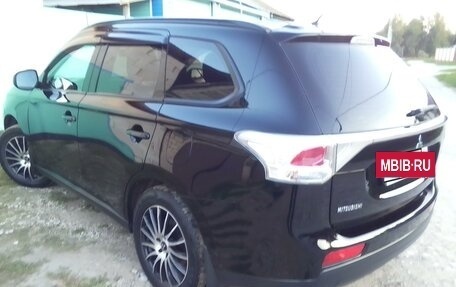 Mitsubishi Outlander III рестайлинг 3, 2014 год, 1 510 000 рублей, 8 фотография