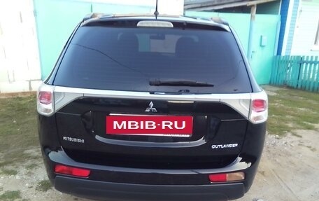 Mitsubishi Outlander III рестайлинг 3, 2014 год, 1 510 000 рублей, 7 фотография