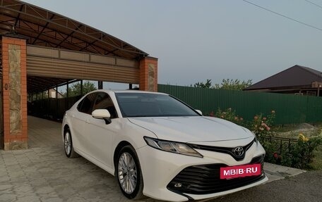 Toyota Camry, 2019 год, 2 800 000 рублей, 2 фотография