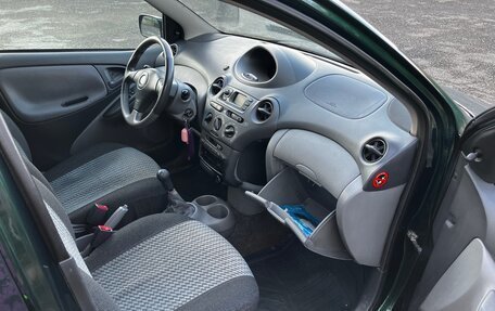 Toyota Yaris I рестайлинг, 2000 год, 400 000 рублей, 13 фотография