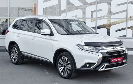 Mitsubishi Outlander III рестайлинг 3, 2019 год, 2 469 000 рублей, 1 фотография