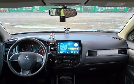 Mitsubishi Outlander III рестайлинг 3, 2013 год, 1 870 000 рублей, 10 фотография