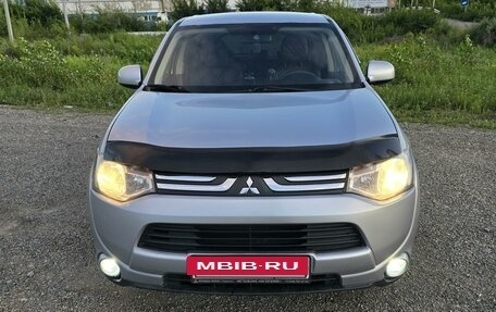 Mitsubishi Outlander III рестайлинг 3, 2013 год, 1 870 000 рублей, 2 фотография