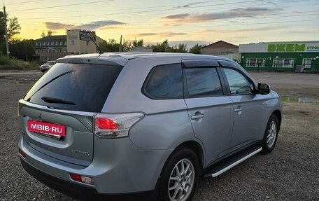 Mitsubishi Outlander III рестайлинг 3, 2013 год, 1 870 000 рублей, 4 фотография