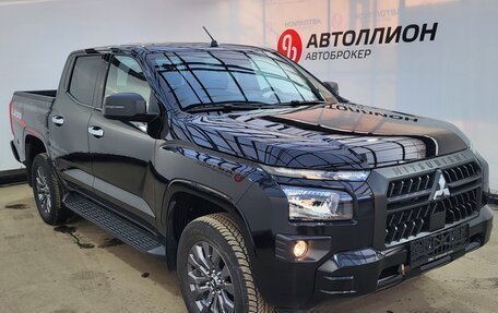 Mitsubishi L200, 2024 год, 4 390 000 рублей, 7 фотография