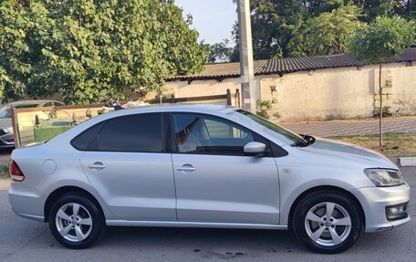 Volkswagen Polo VI (EU Market), 2017 год, 990 000 рублей, 2 фотография