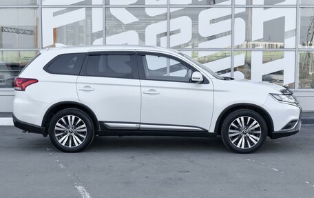 Mitsubishi Outlander III рестайлинг 3, 2019 год, 2 469 000 рублей, 5 фотография