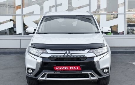 Mitsubishi Outlander III рестайлинг 3, 2019 год, 2 469 000 рублей, 3 фотография