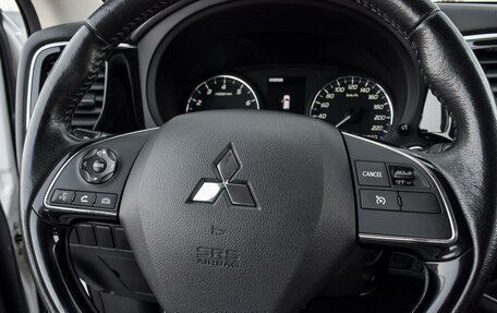 Mitsubishi Outlander III рестайлинг 3, 2019 год, 2 469 000 рублей, 15 фотография